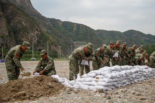 滕哈赫谈换下加纳乔：右路的问题需要解决 本周他没有参加训练